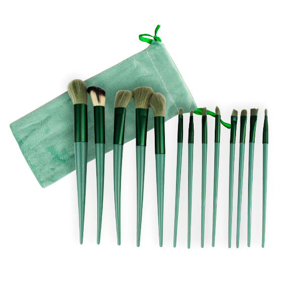 Set de 13 brochas en colores surtidos