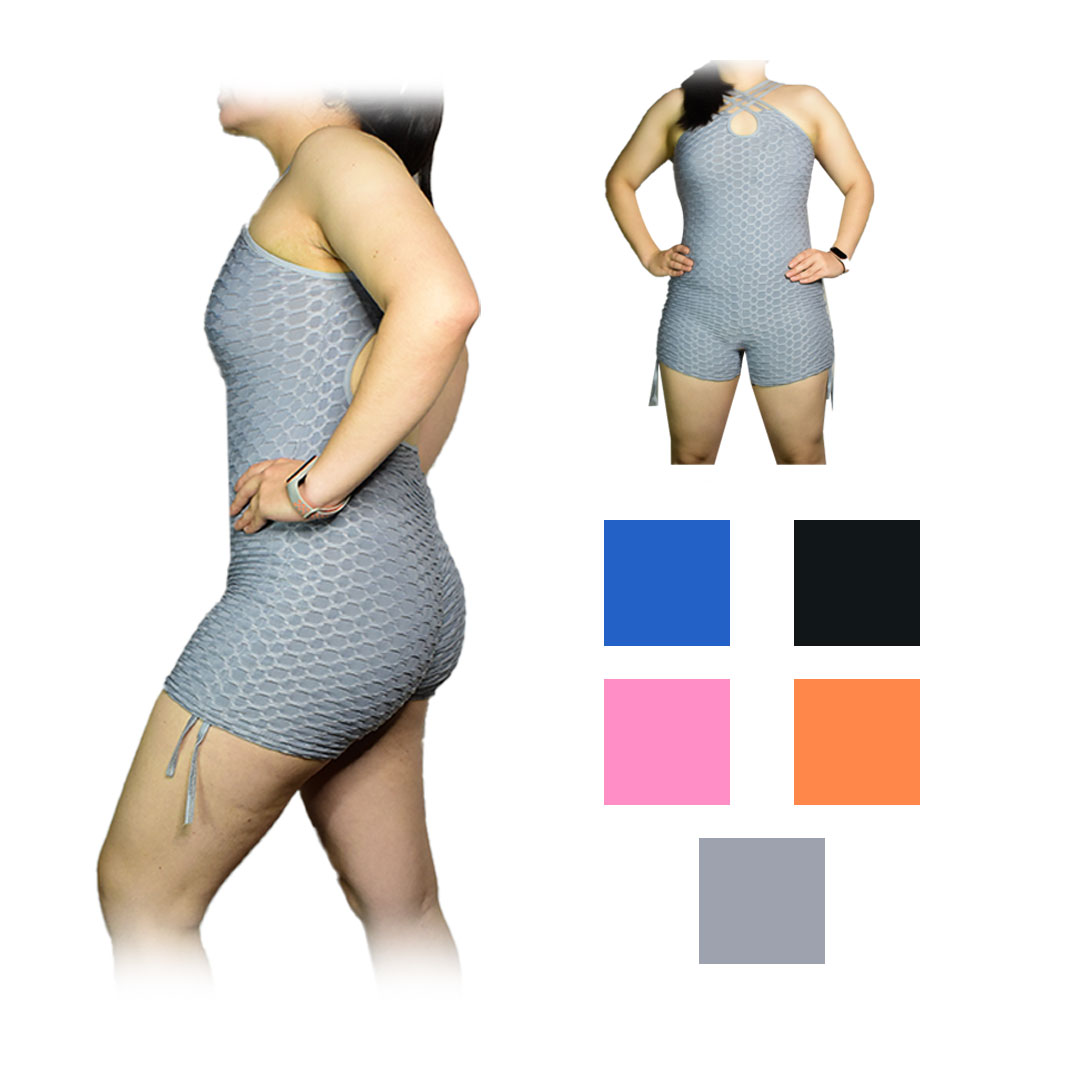 Conjunto enterizo short con diseño abierto al frente y atrás