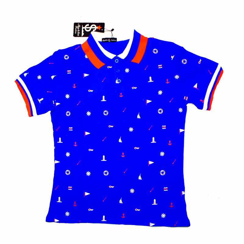 Blusa azul claro tipo polo con diseño de marinero