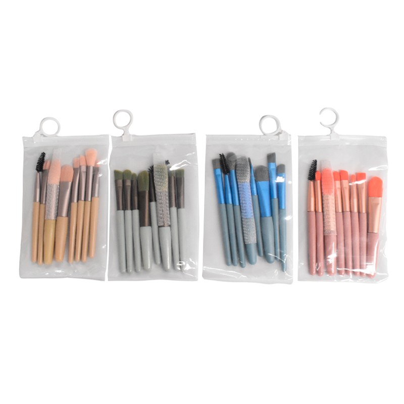 Kit de brochas de 8 unidades bolsa transparente con blanco.